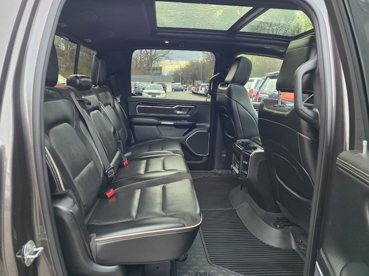 RAM 1500 Laramie 4x4 Crew Cab 6'4" Box 2019