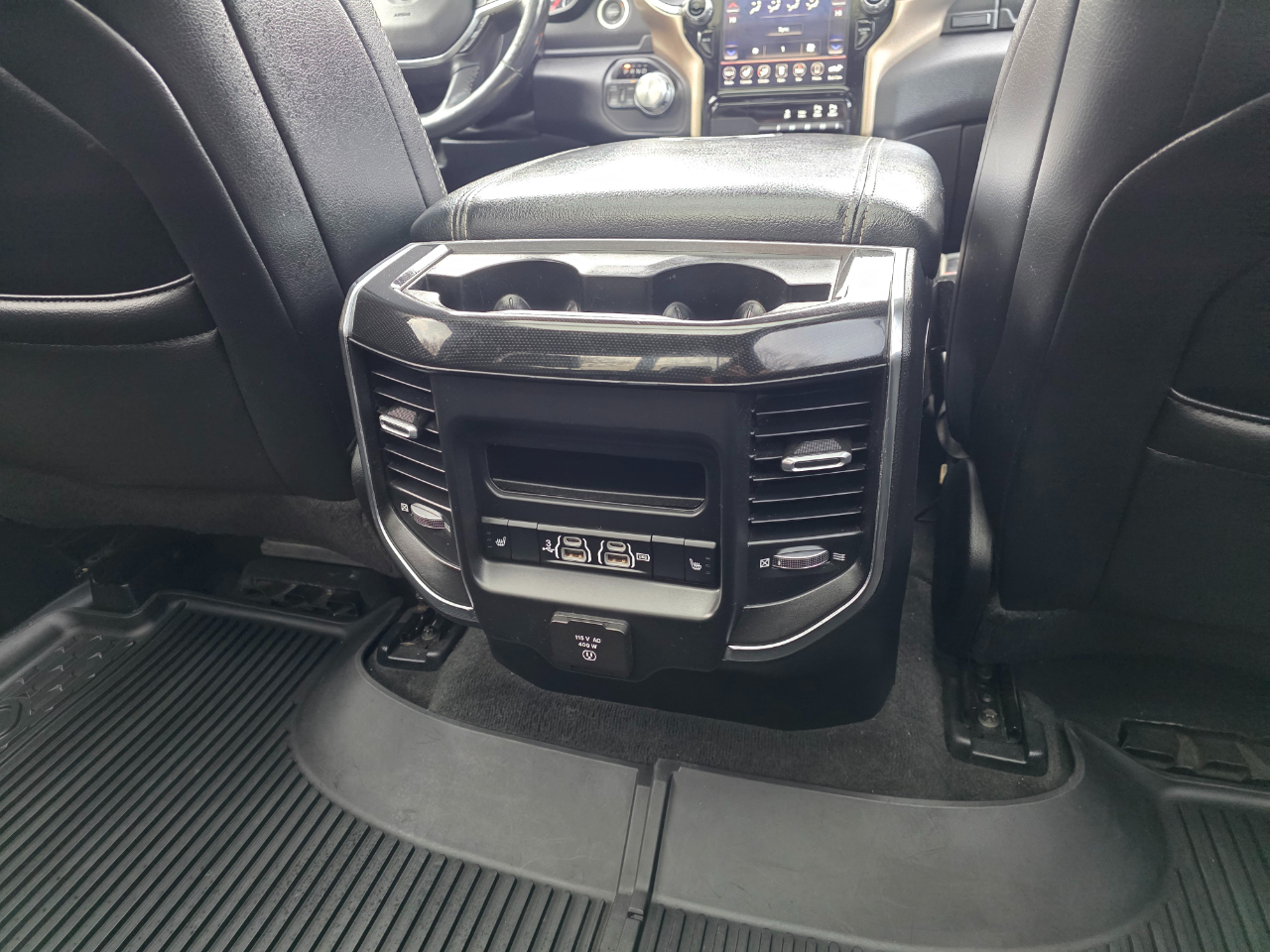 RAM 1500 Laramie 4x4 Crew Cab 6'4" Box 2019