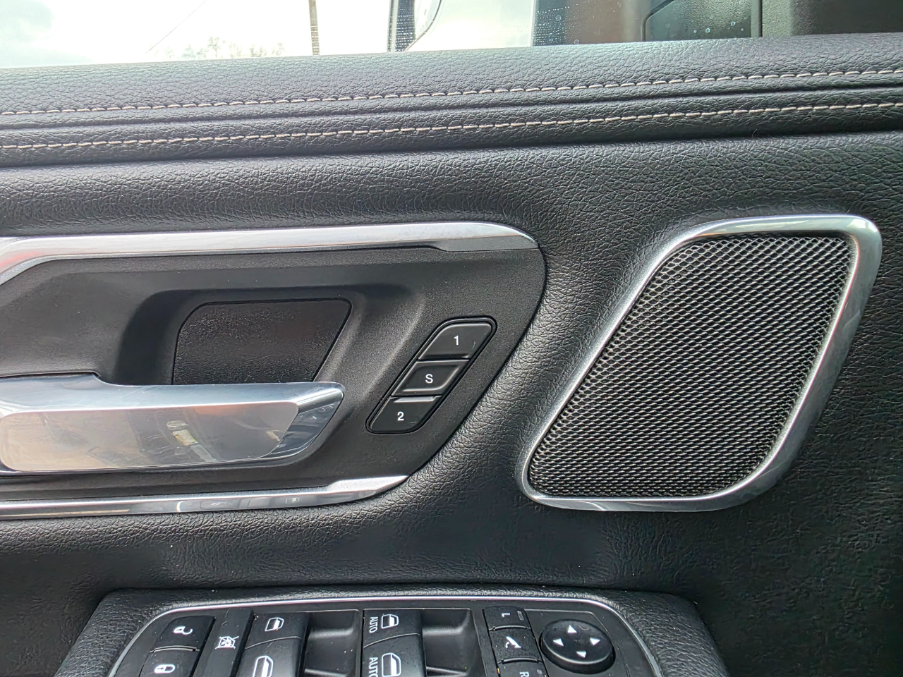 RAM 1500 Laramie 4x4 Crew Cab 6'4" Box 2019