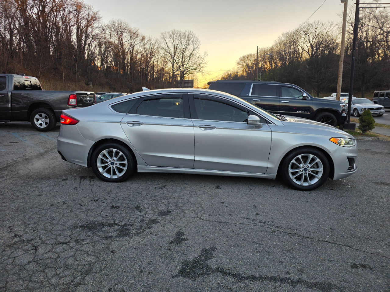 Ford Fusion Hybrid SEL FWD 2019