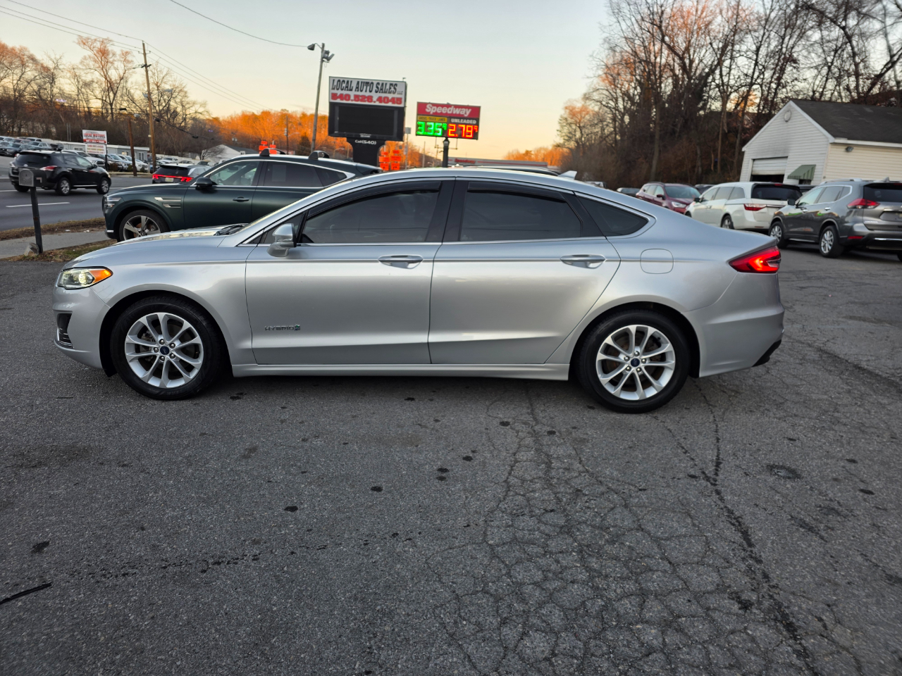 Ford Fusion Hybrid SEL FWD 2019