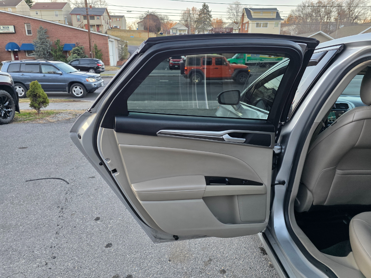 Ford Fusion Hybrid SEL FWD 2019