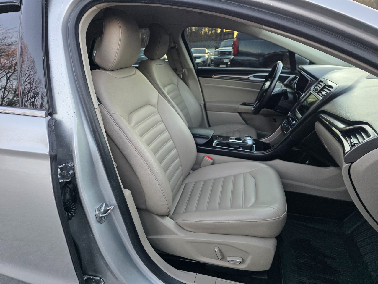 Ford Fusion Hybrid SEL FWD 2019