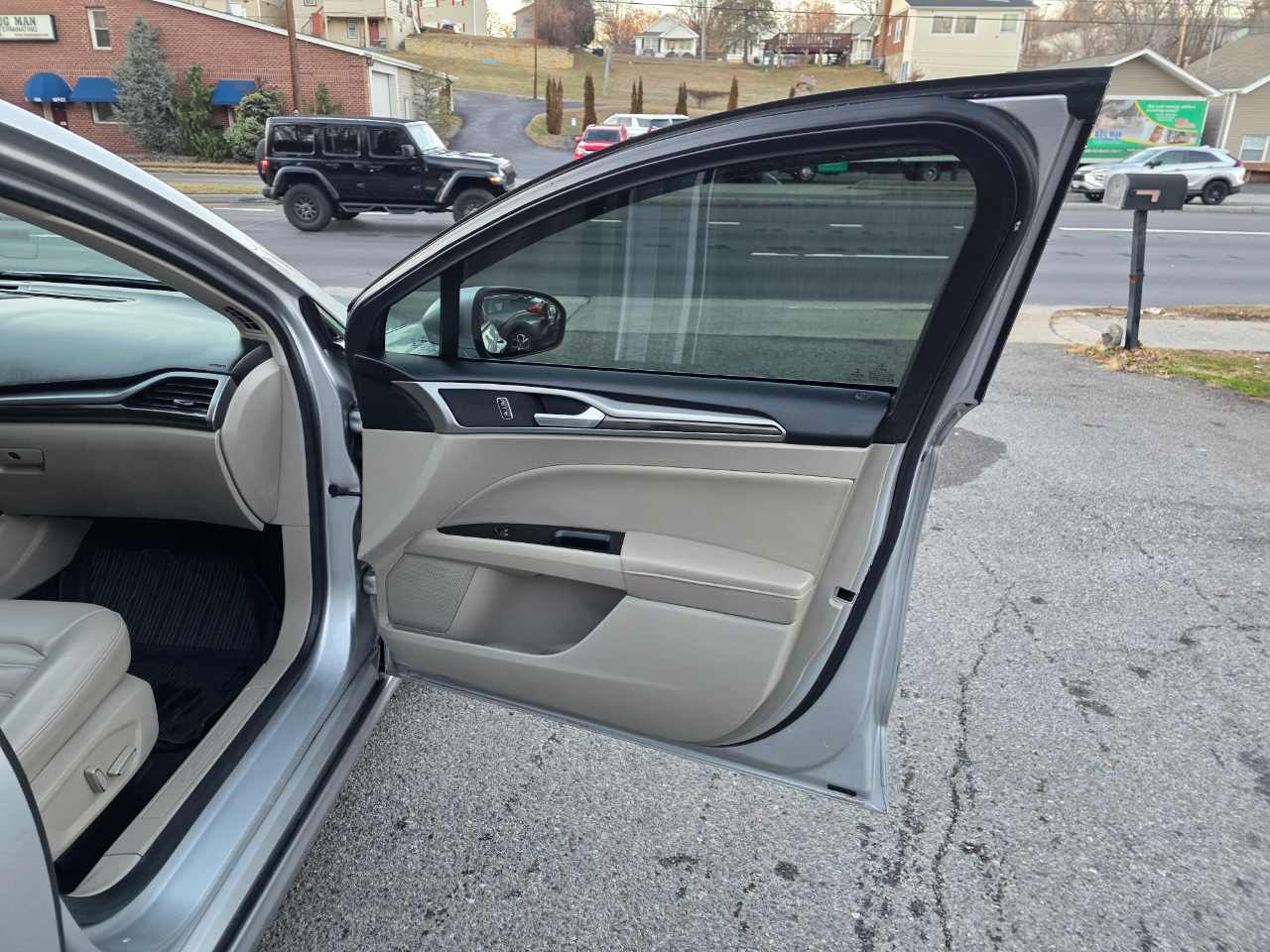 Ford Fusion Hybrid SEL FWD 2019