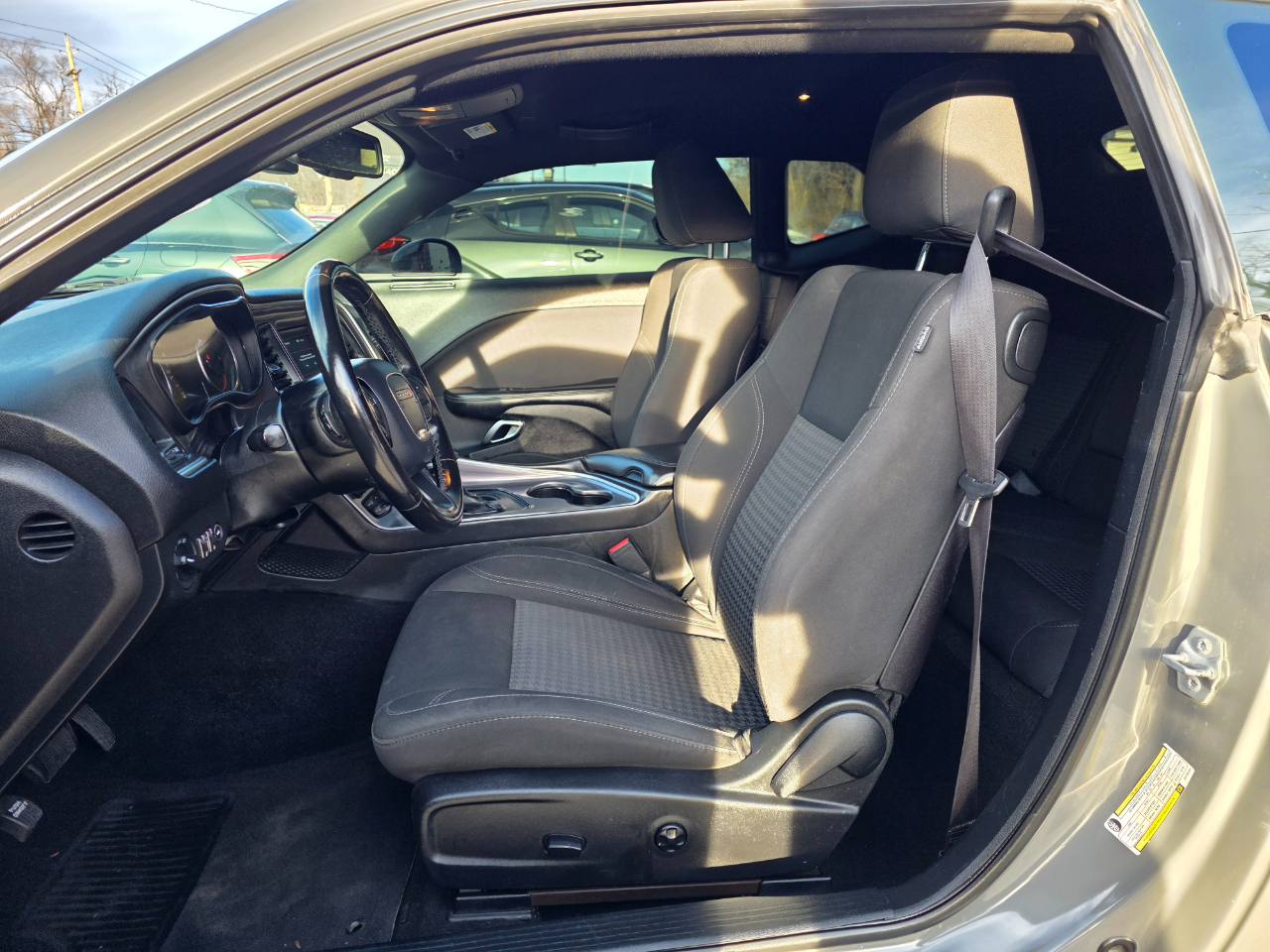 Dodge Challenger SXT RWD 2019