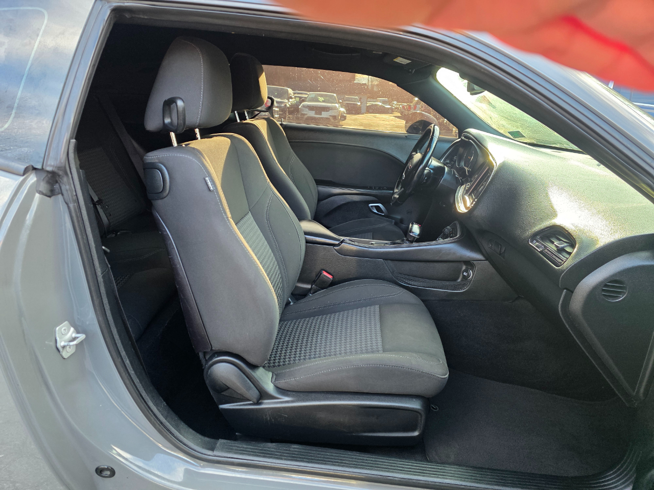 Dodge Challenger SXT RWD 2019