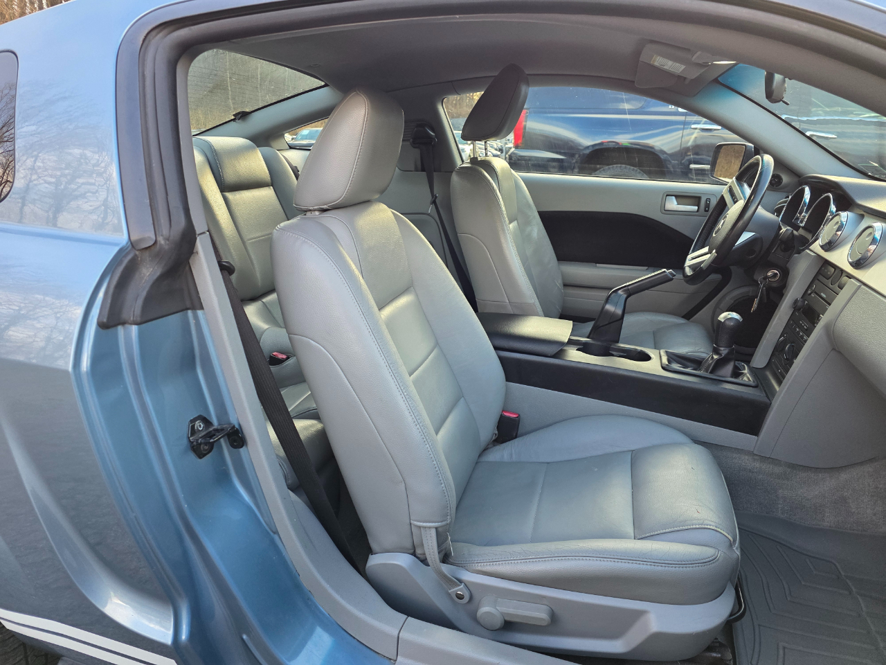 Ford Mustang 2dr Cpe Premium 2005