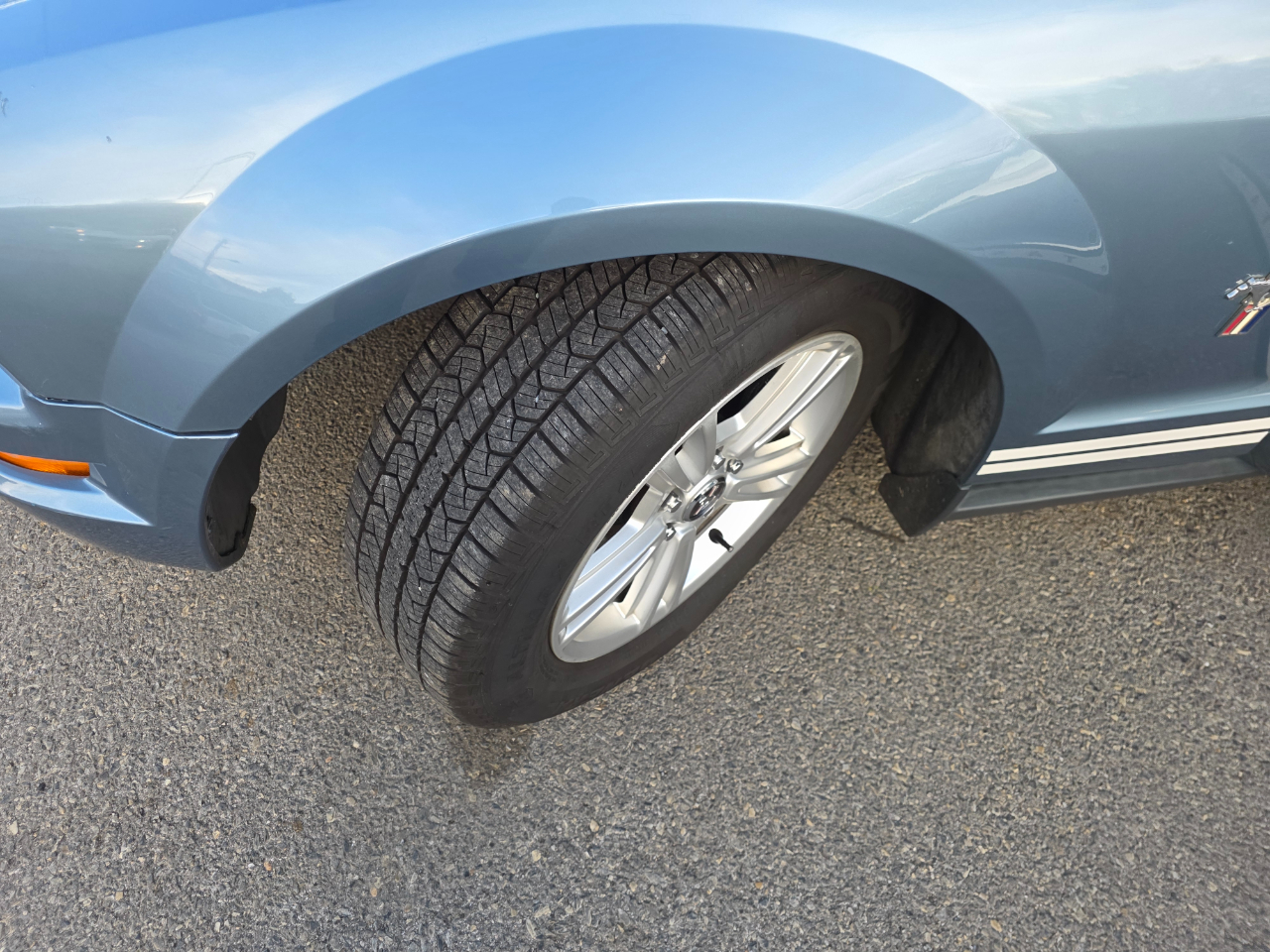 Ford Mustang 2dr Cpe Premium 2005