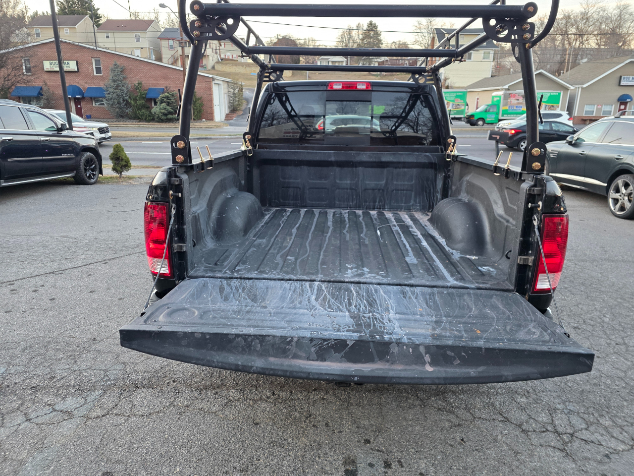 RAM 1500 Big Horn 4x4 Crew Cab 5'7" Box 2017