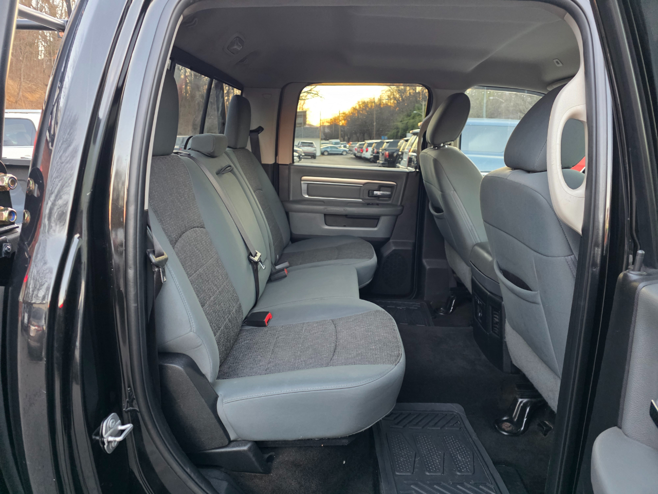 RAM 1500 Big Horn 4x4 Crew Cab 5'7" Box 2017