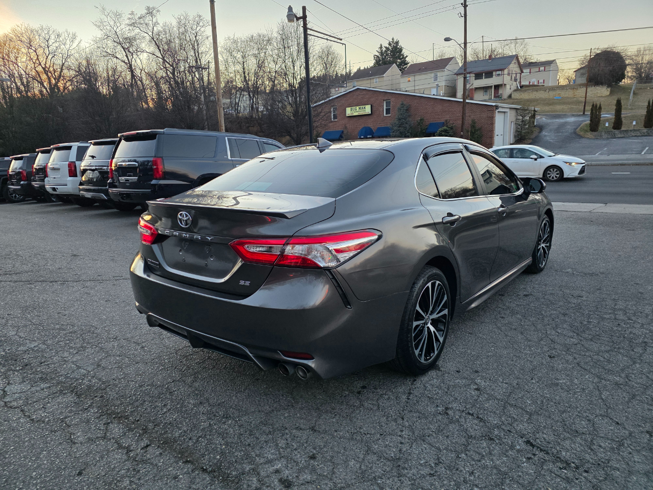 Toyota Camry SE Auto (Natl) 2020