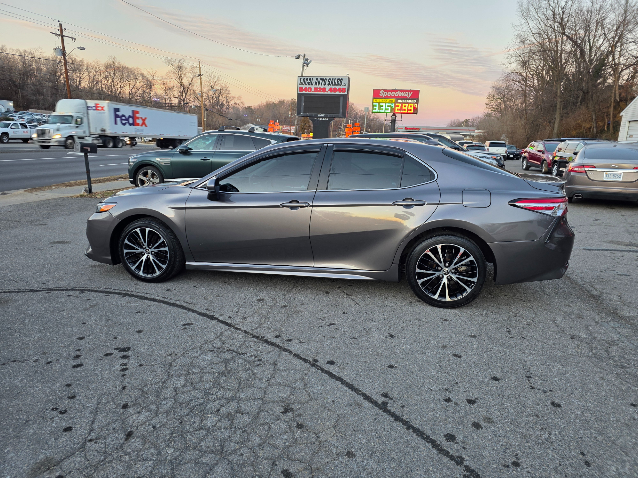 Toyota Camry SE Auto (Natl) 2020