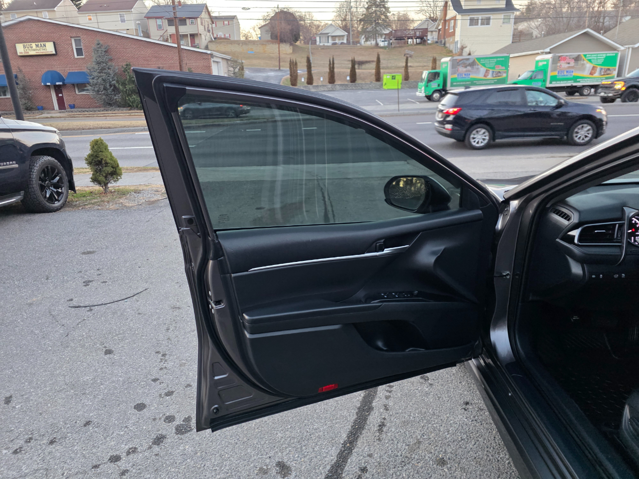 Toyota Camry SE Auto (Natl) 2020