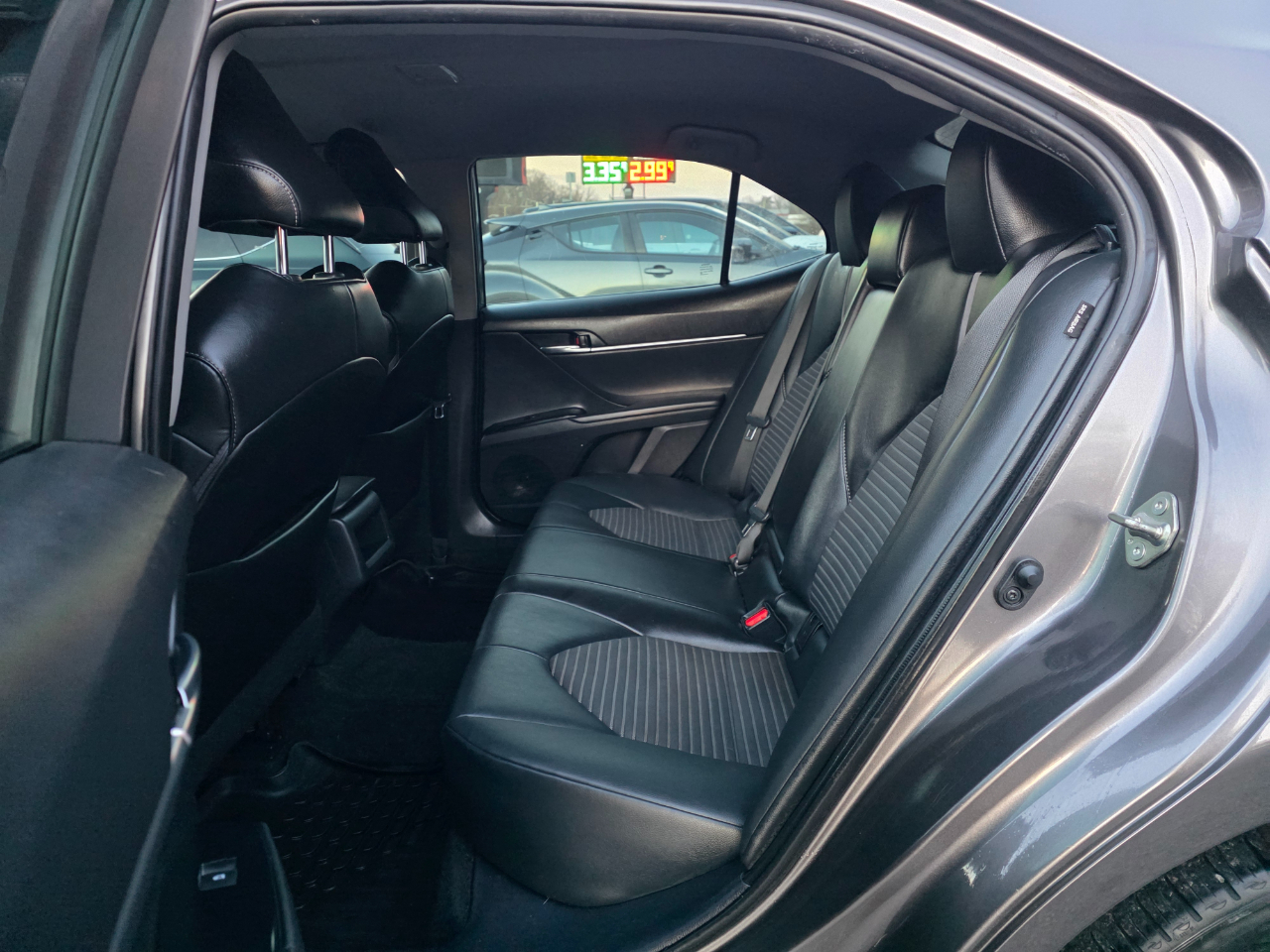 Toyota Camry SE Auto (Natl) 2020