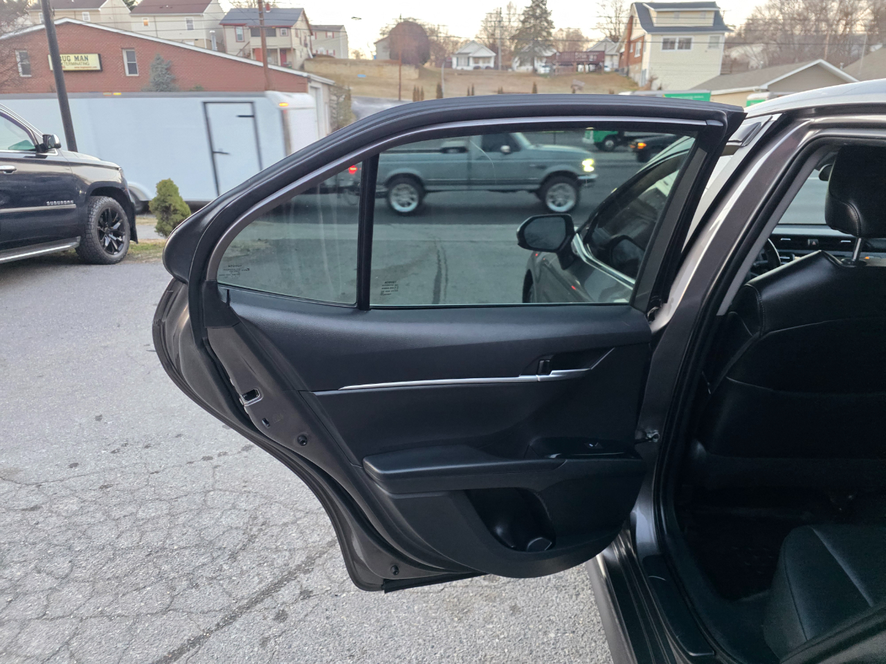 Toyota Camry SE Auto (Natl) 2020