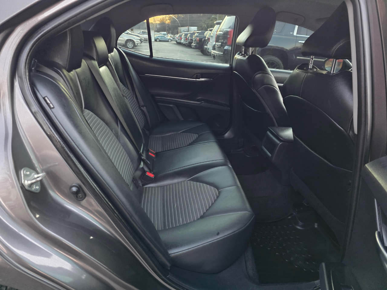 Toyota Camry SE Auto (Natl) 2020