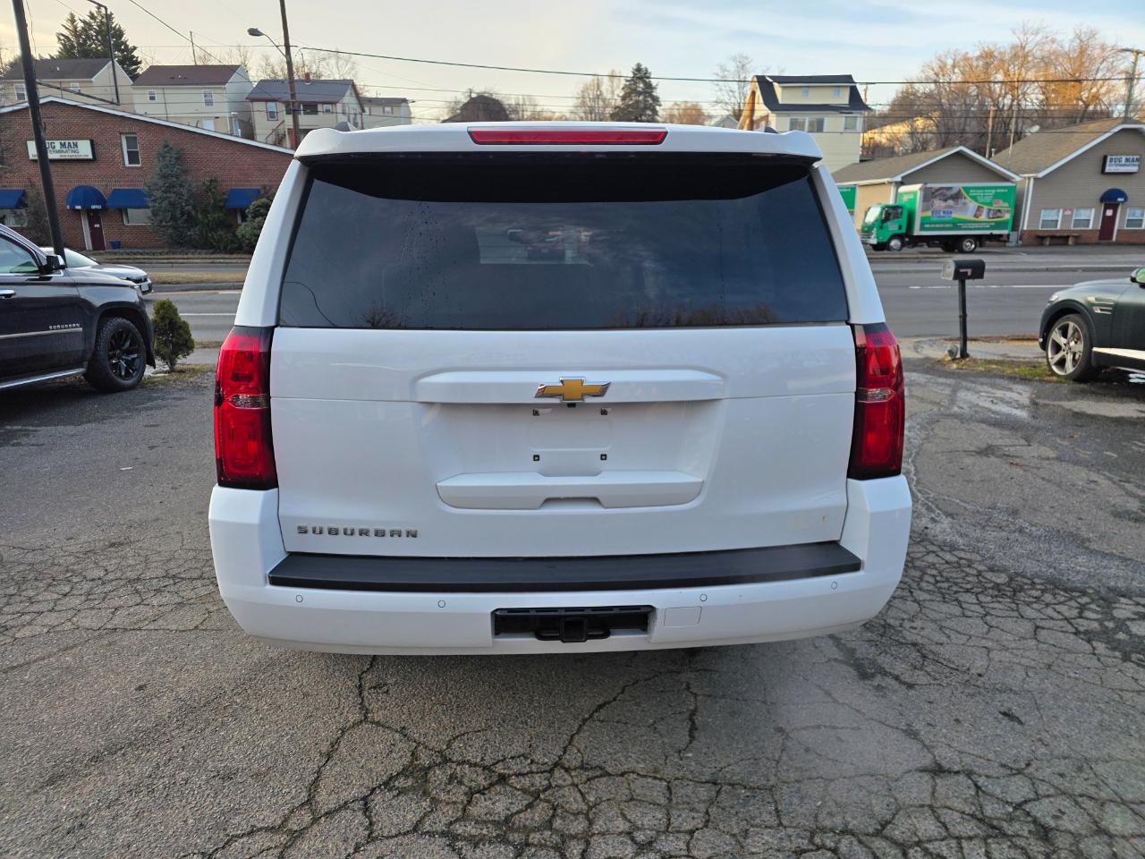 Chevrolet Suburban 4WD 4dr 1500 LT 2019