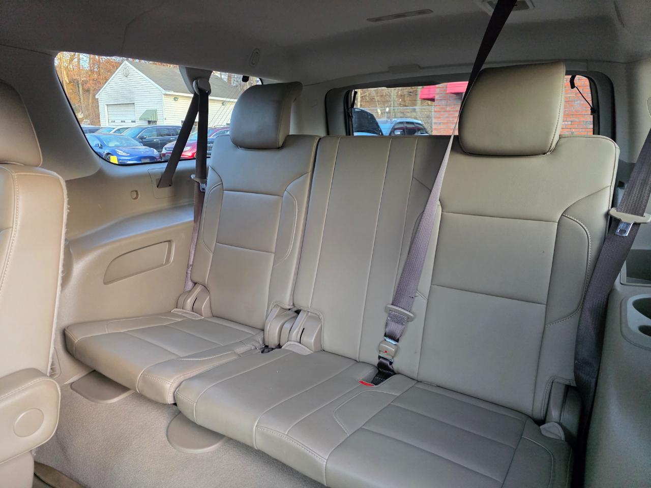 Chevrolet Suburban 4WD 4dr 1500 LT 2019