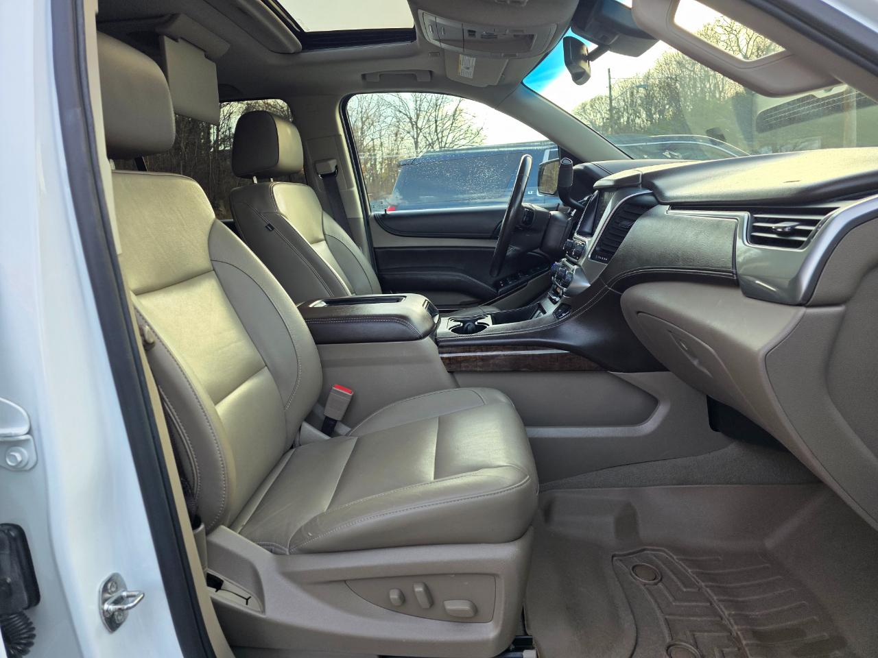 Chevrolet Suburban 4WD 4dr 1500 LT 2019