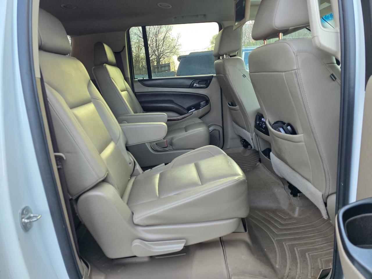 Chevrolet Suburban 4WD 4dr 1500 LT 2019