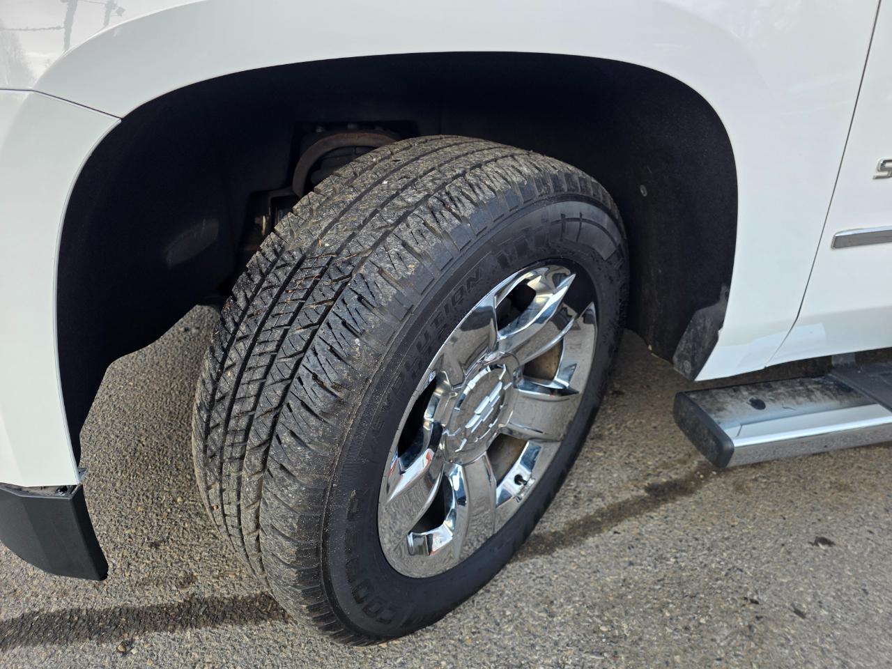 Chevrolet Suburban 4WD 4dr 1500 LT 2019