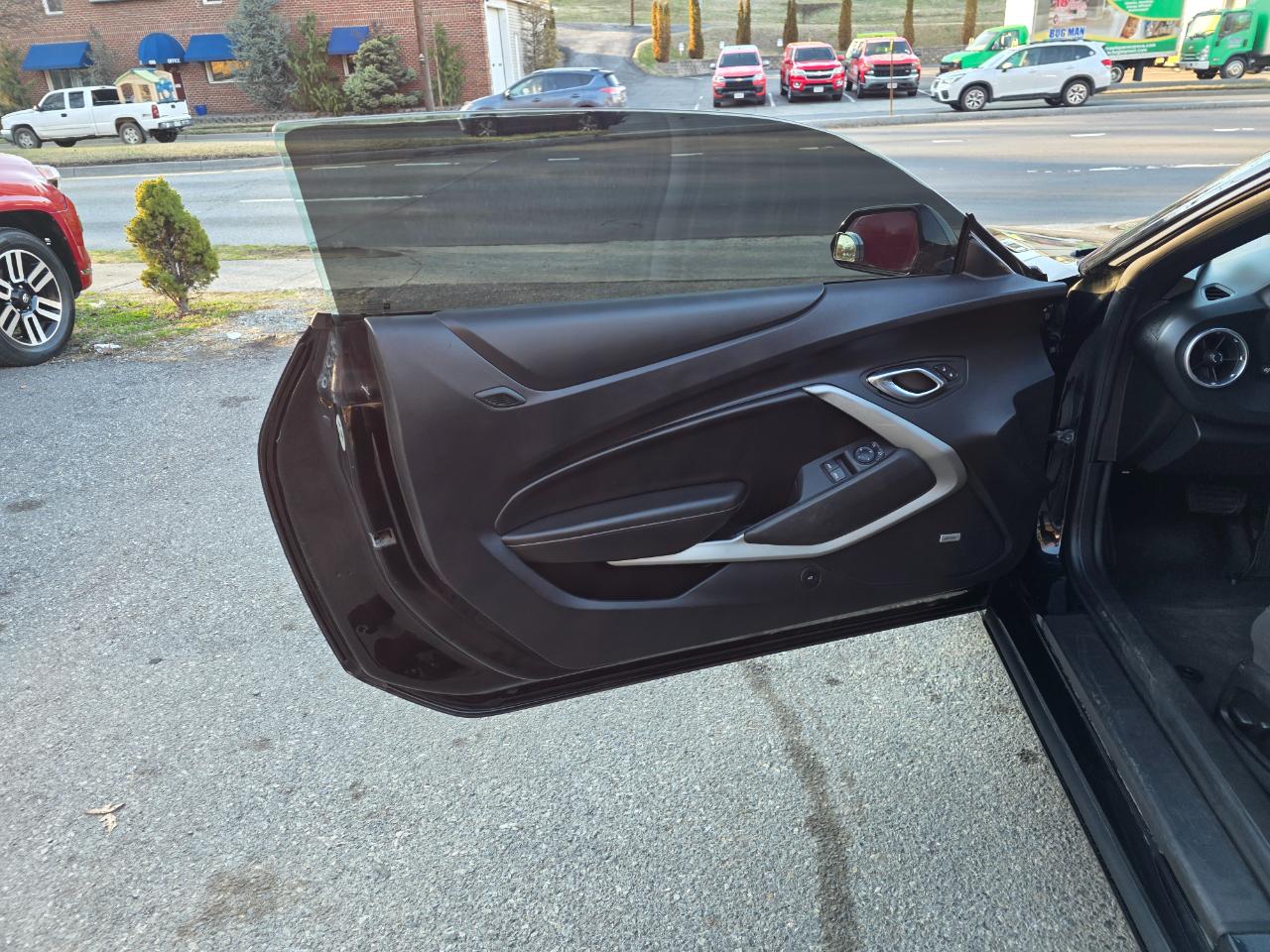 Chevrolet Camaro 2dr Cpe 1LT 2017