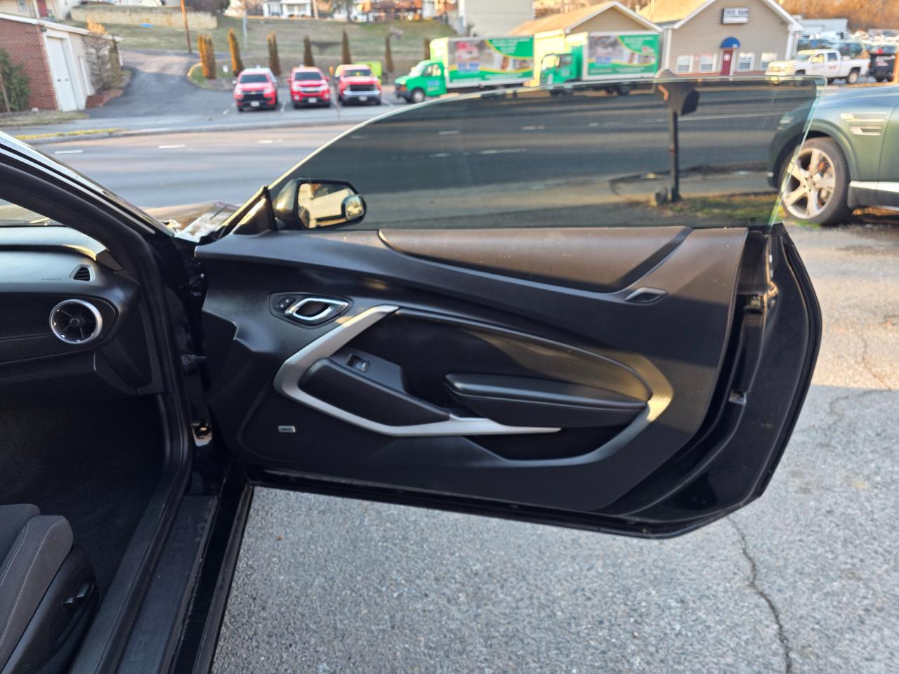 Chevrolet Camaro 2dr Cpe 1LT 2017