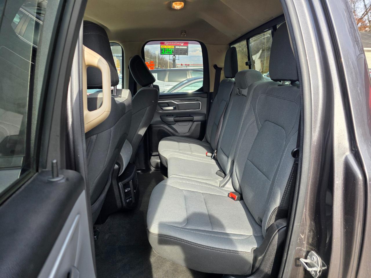 RAM 1500 Big Horn 4x4 Quad Cab 6'4" Box 2020