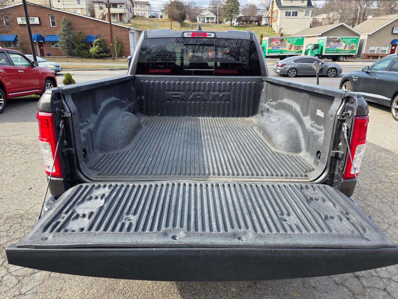 RAM 1500 Big Horn 4x4 Quad Cab 6'4" Box 2020