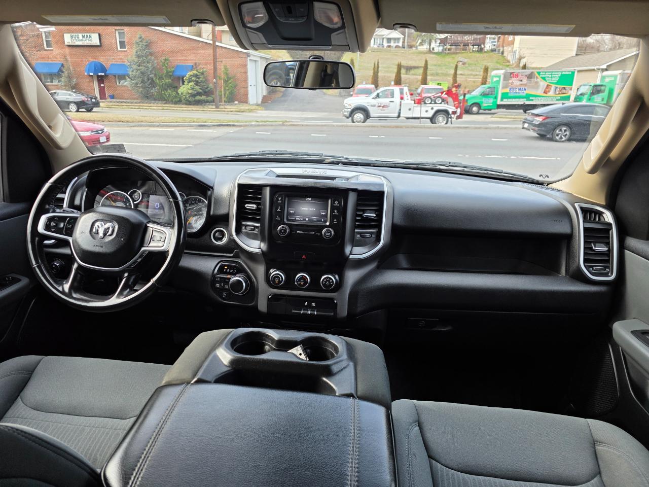 RAM 1500 Big Horn 4x4 Quad Cab 6'4" Box 2020