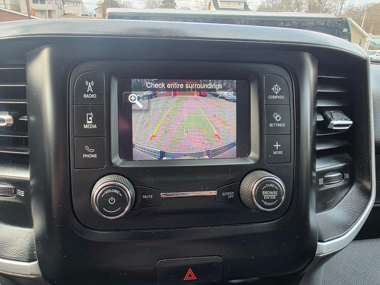 RAM 1500 Big Horn 4x4 Quad Cab 6'4" Box 2020