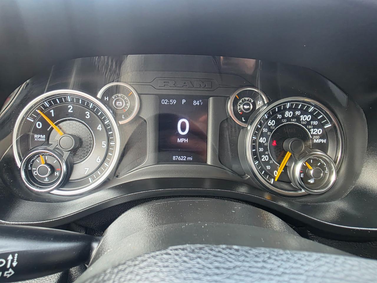 RAM 1500 Big Horn 4x4 Quad Cab 6'4" Box 2020