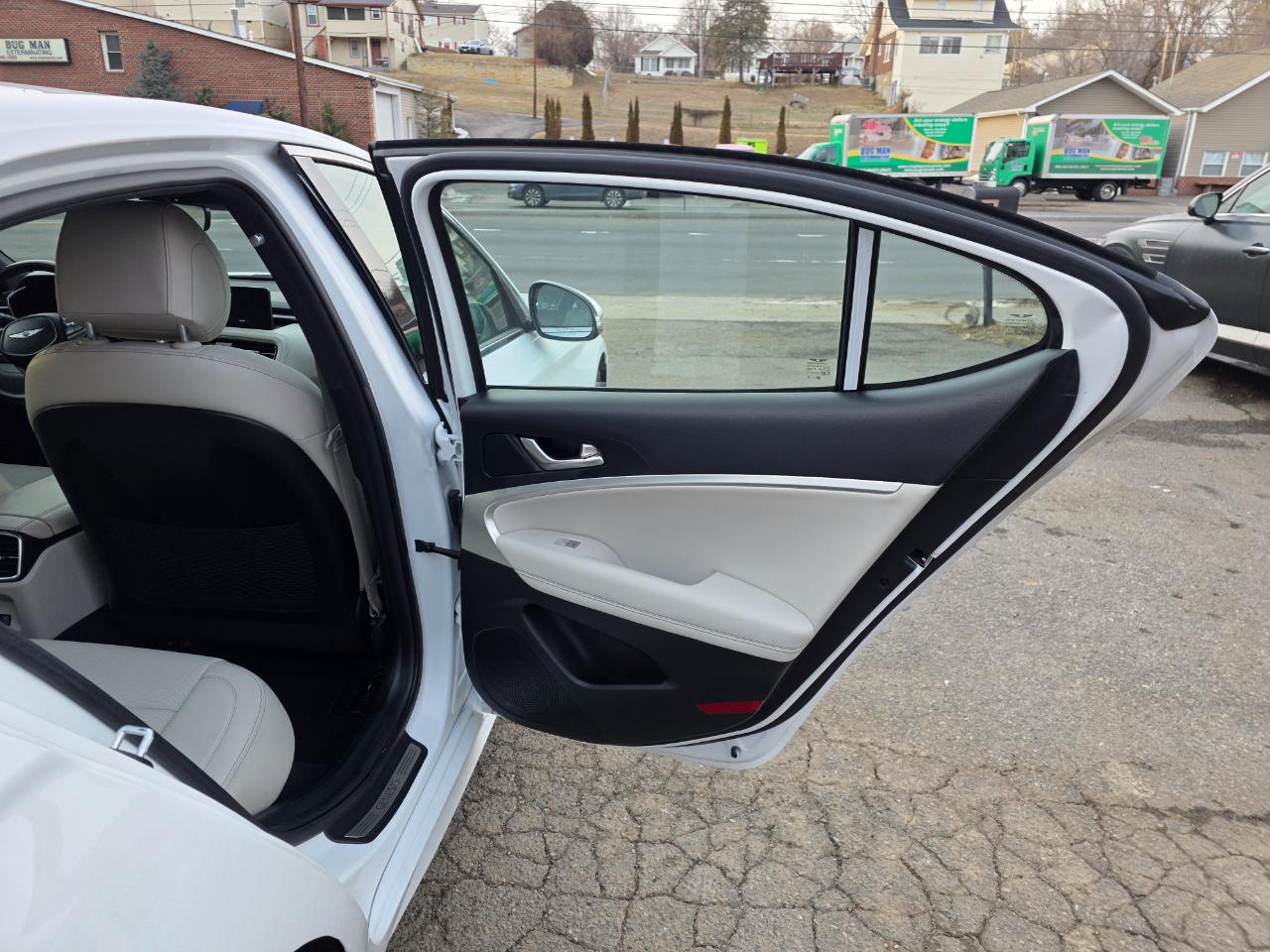 Genesis G70 2.5T RWD 2024