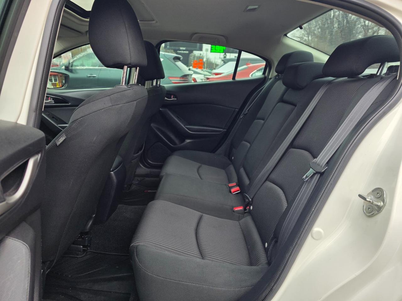 Mazda MAZDA3 4dr Sdn Auto i Touring 2015