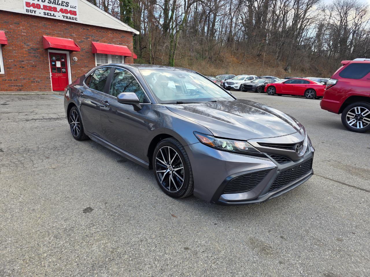 Toyota Camry SE Auto (Natl) 2021