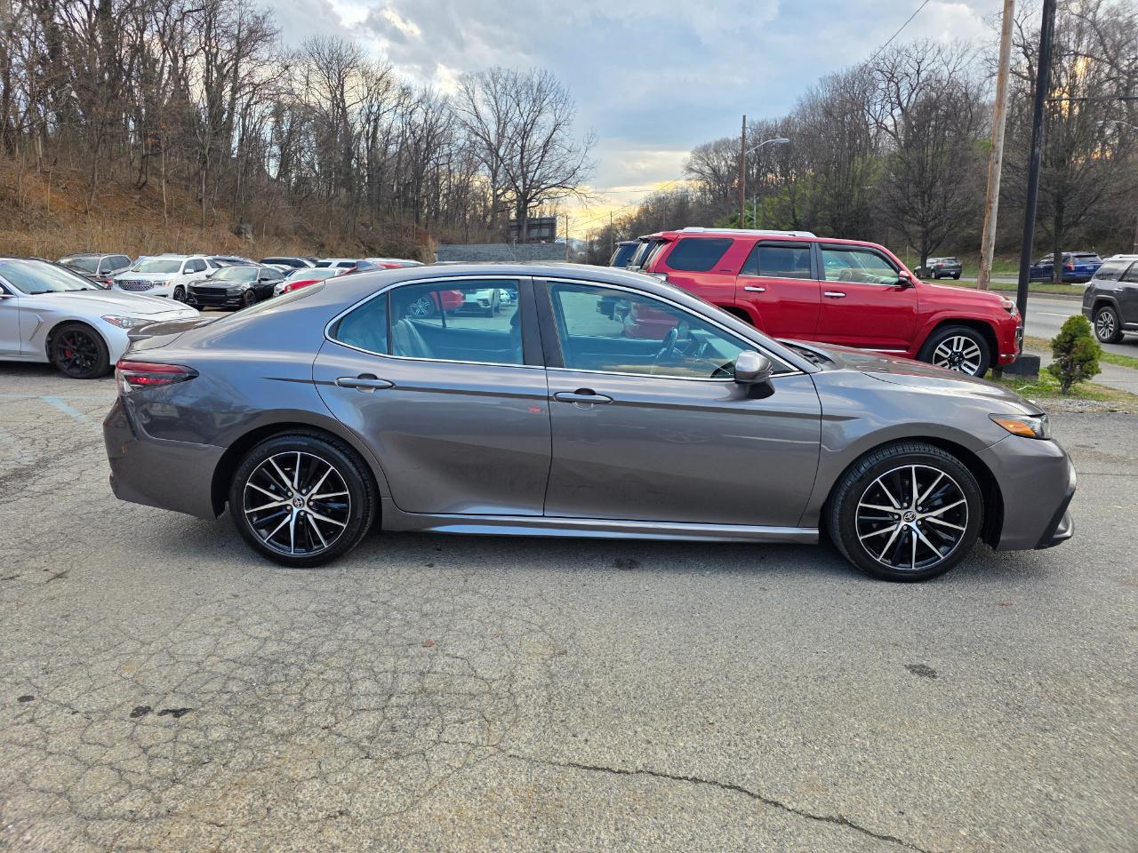 Toyota Camry SE Auto (Natl) 2021
