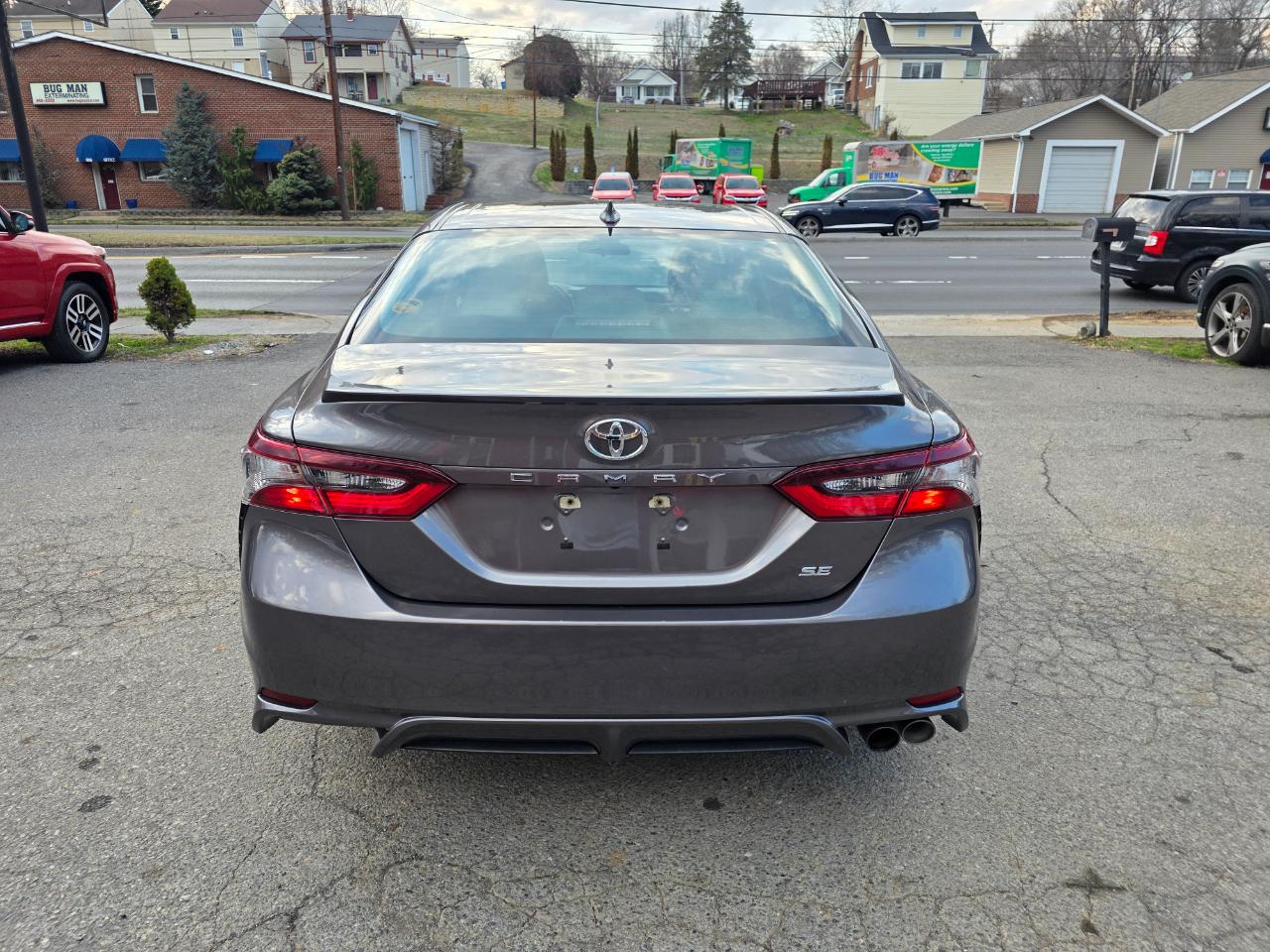 Toyota Camry SE Auto (Natl) 2021