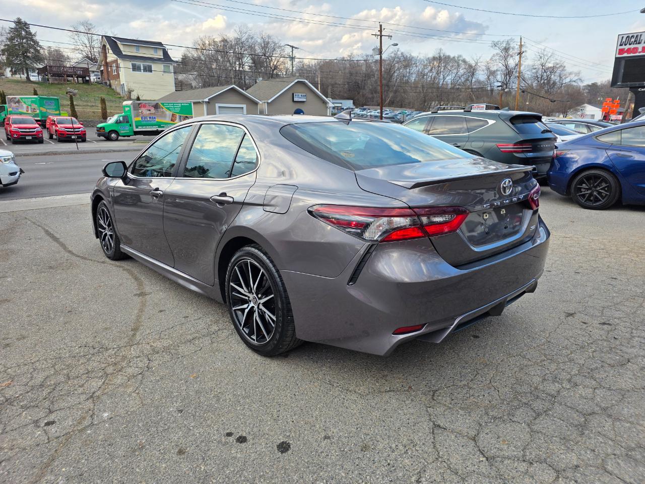 Toyota Camry SE Auto (Natl) 2021