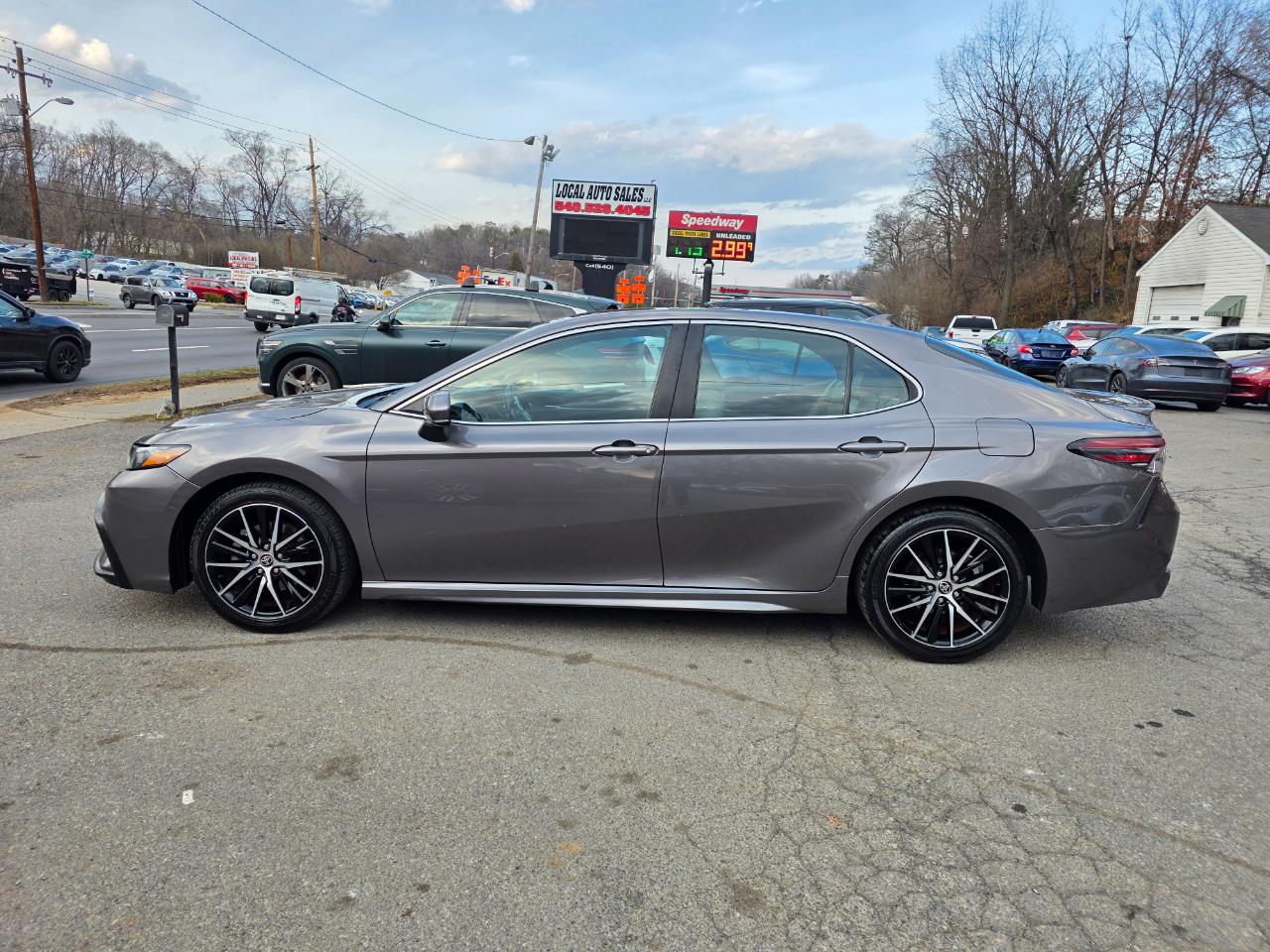 Toyota Camry SE Auto (Natl) 2021