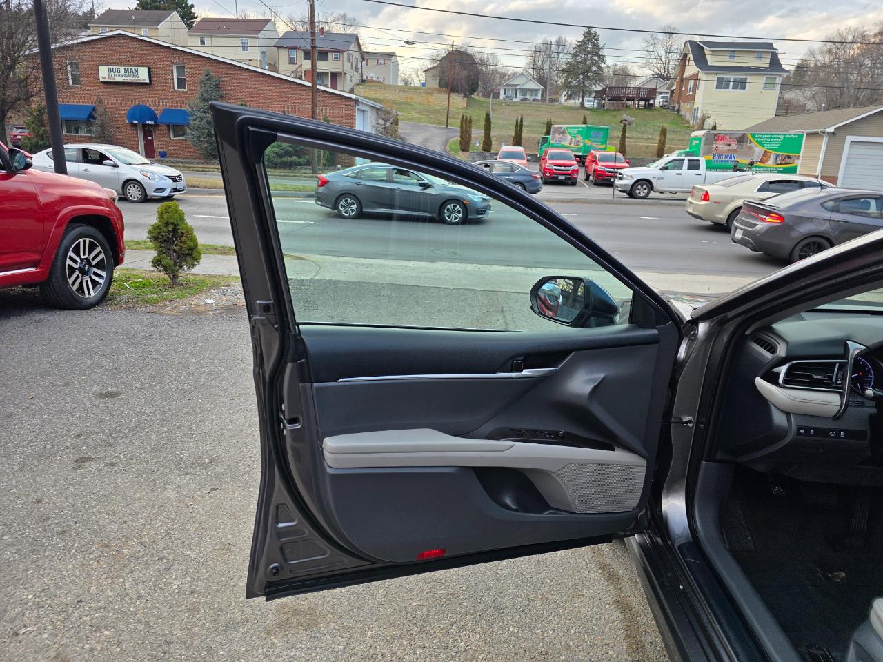 Toyota Camry SE Auto (Natl) 2021