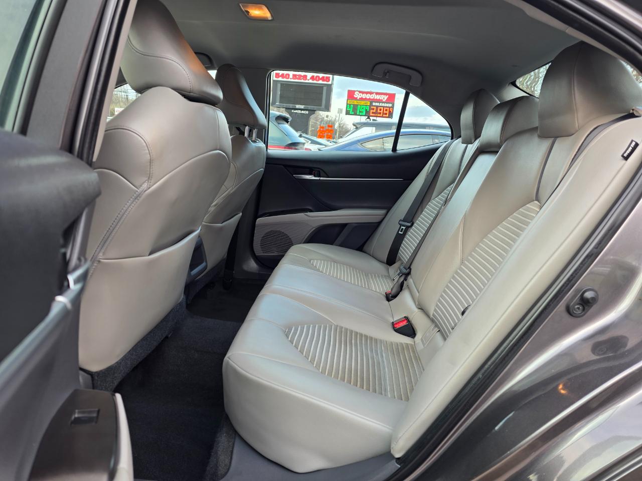 Toyota Camry SE Auto (Natl) 2021