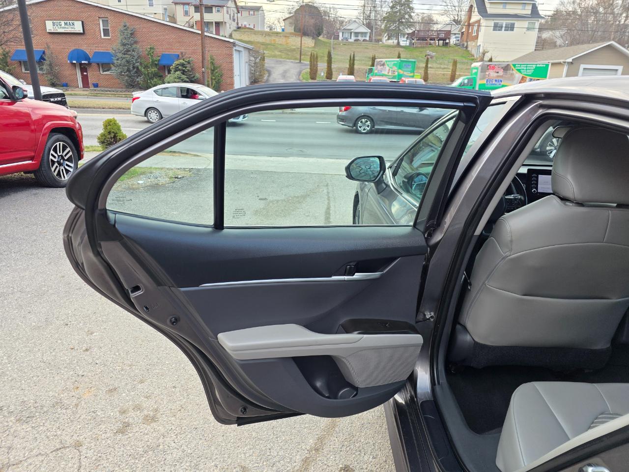 Toyota Camry SE Auto (Natl) 2021