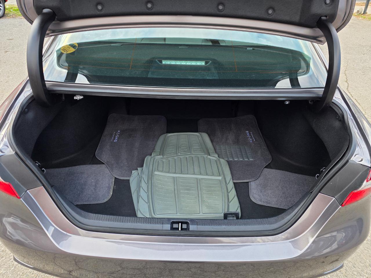 Toyota Camry SE Auto (Natl) 2021