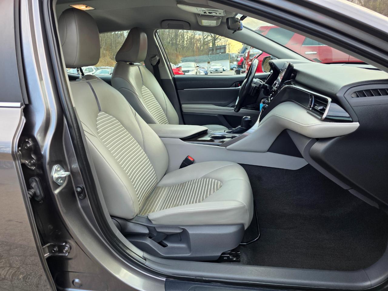 Toyota Camry SE Auto (Natl) 2021