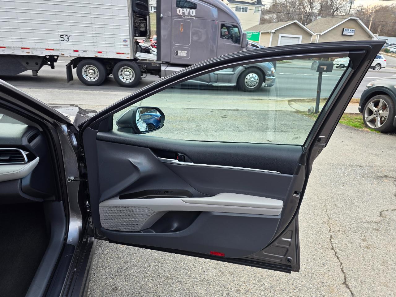 Toyota Camry SE Auto (Natl) 2021