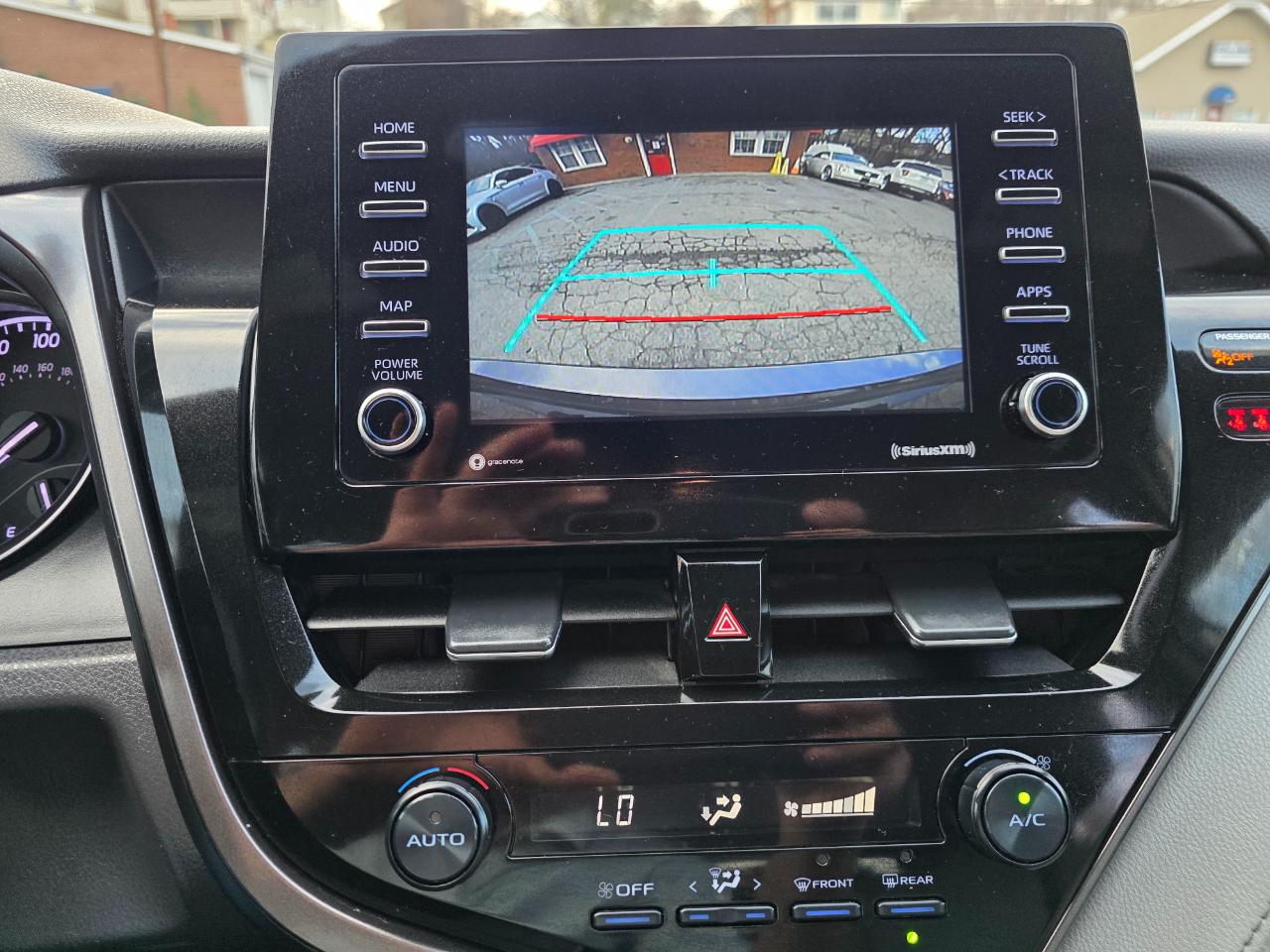 Toyota Camry SE Auto (Natl) 2021