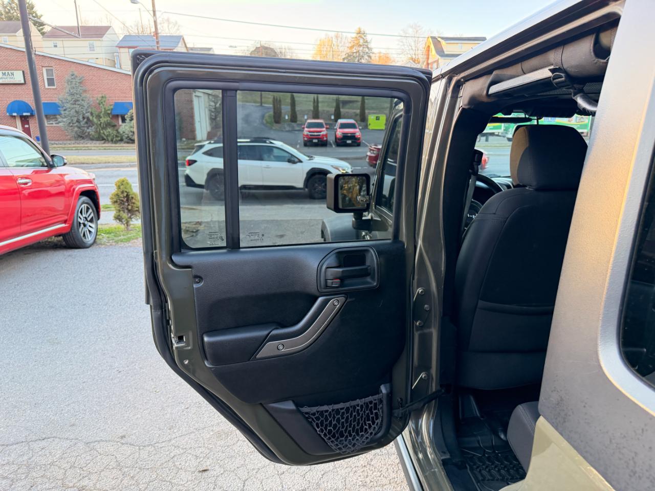 Jeep Wrangler Unlimited 4WD 4dr Willys Wheeler 2015