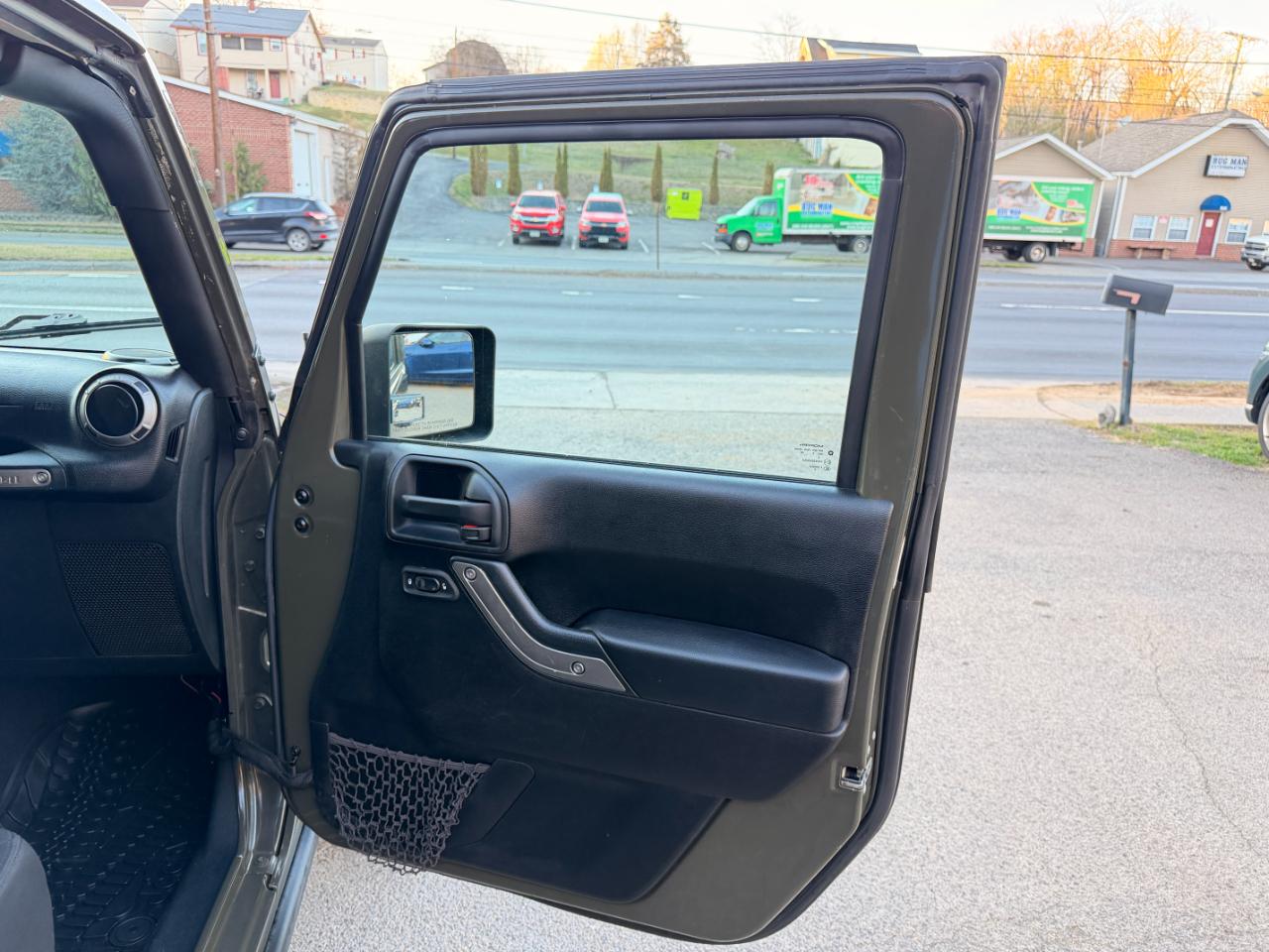 Jeep Wrangler Unlimited 4WD 4dr Willys Wheeler 2015