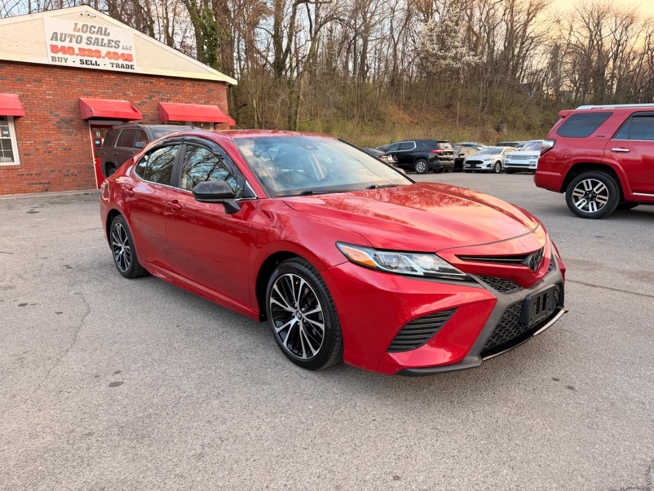 Toyota Camry SE Auto (Natl) 2020
