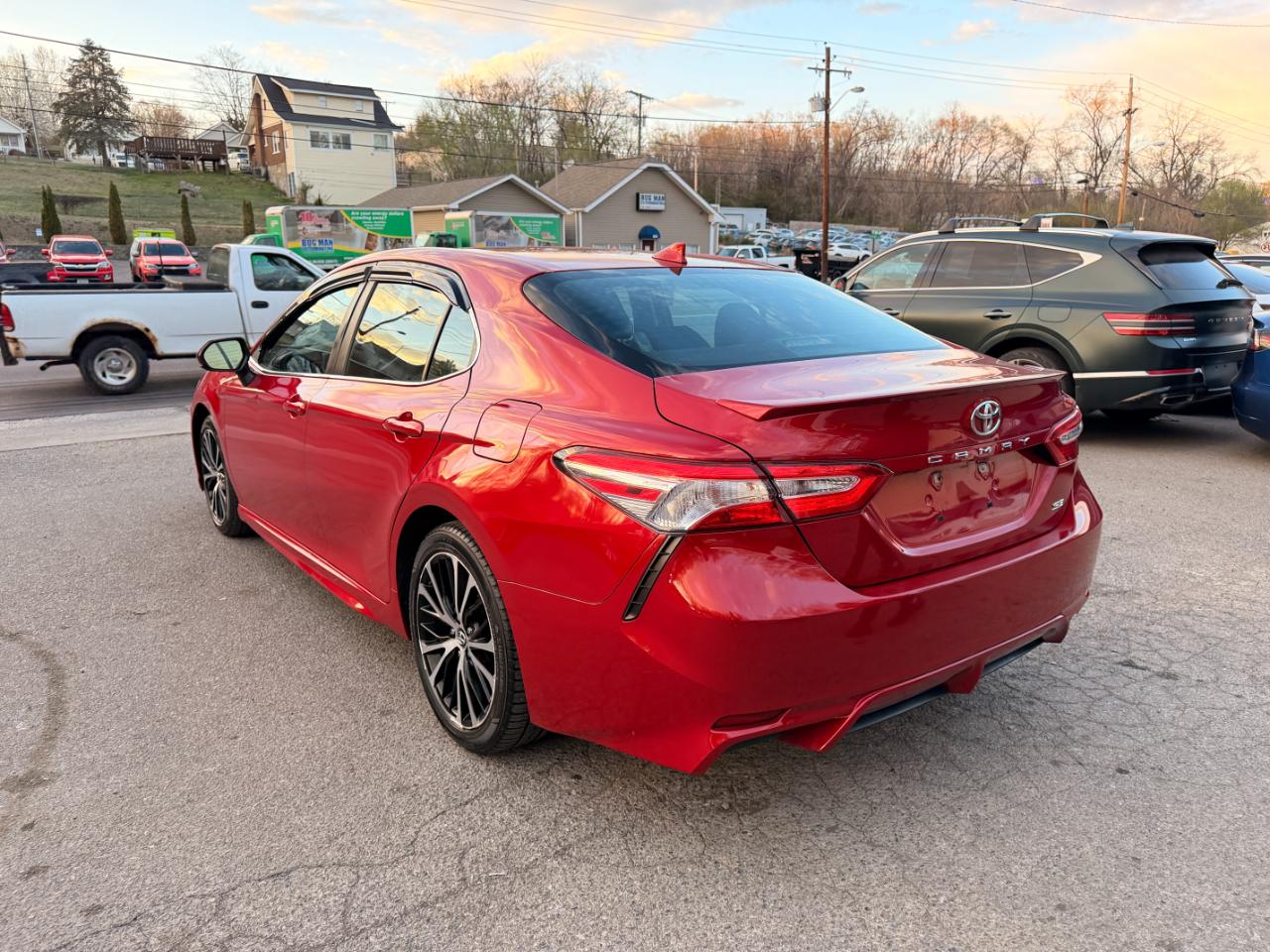 Toyota Camry SE Auto (Natl) 2020